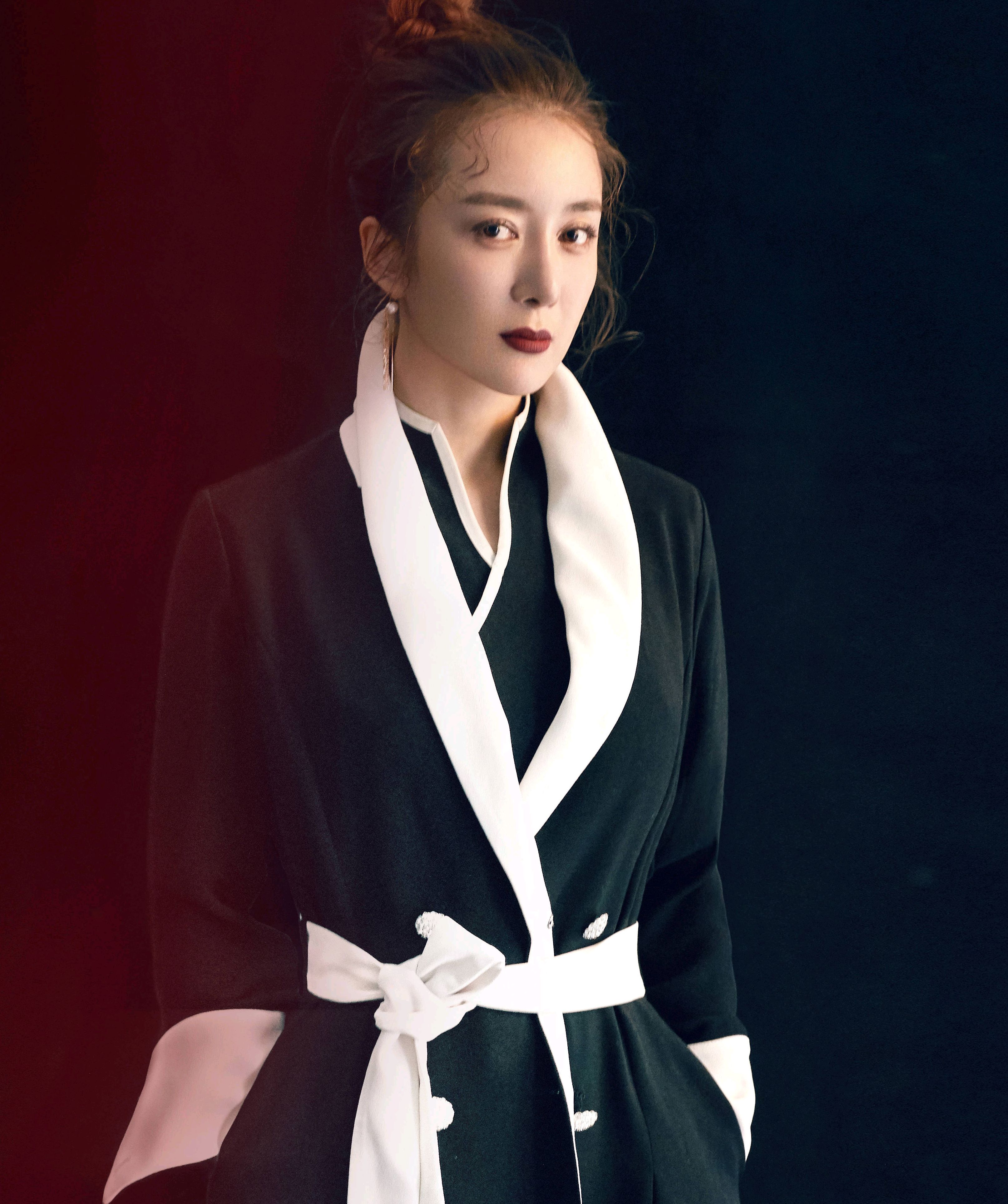 李依晓时尚大片,把黑boss演得入木三分就服曼娘