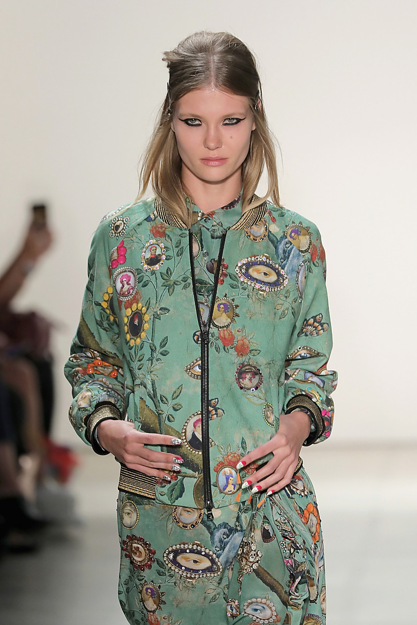 (2019年到2021年)美国服装行业股市表现最好的十家公司:  lululemon