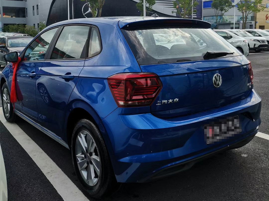 蓝色大众polo提车作业,车主:全款花了11万,装个大屏3000元