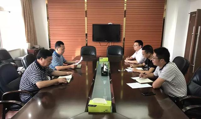 安康市人大常委会秘书长吴少华参加党小组学习谈心活动