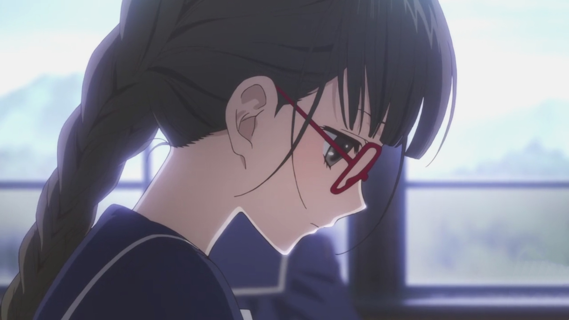 铃原泉水子是一个不懂世故而且极度怕生的女孩.