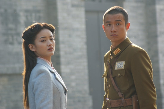 两人因《雪豹》走红,今一人红成一线,而他有演技却无
