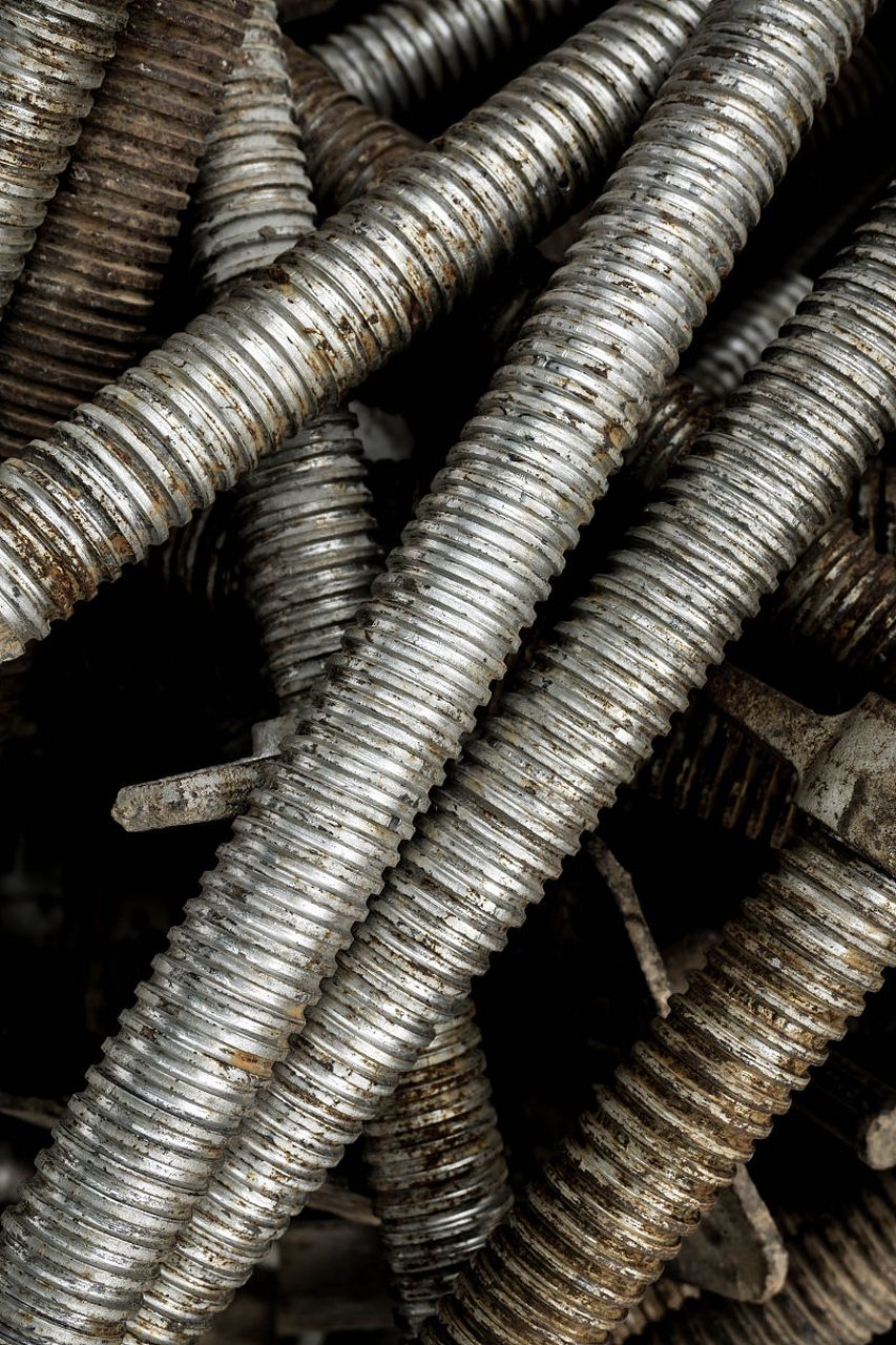 直径15米高强精轧螺纹钢对拉杆螺母规格选择至关重要,需匹配钢材特性