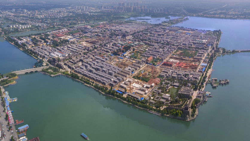 古老而又优美的京杭大运河聊城段景色.