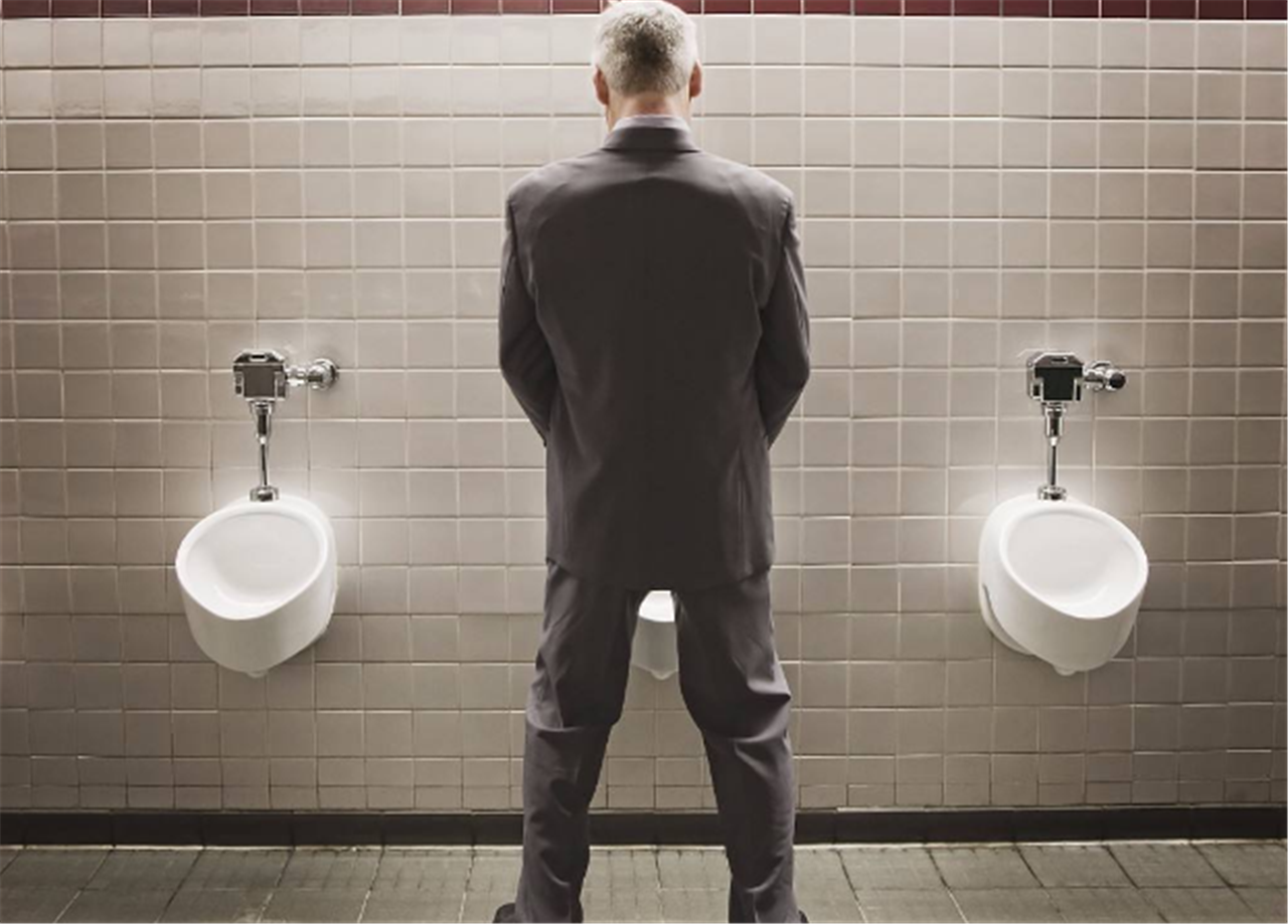 男人上厕所排尿,若一天超过"这个数",可能是肾脏出问题了
