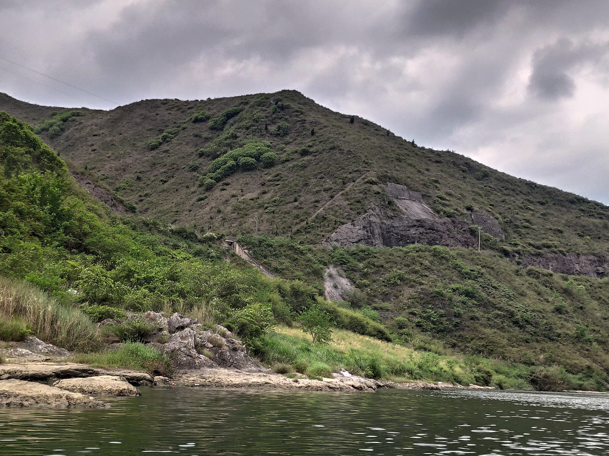贵州凯里清水江沿岸风光,仿佛一幅传统的山水国画
