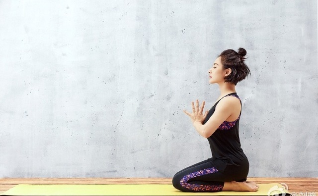 刘璇瑜伽服亮相 性感好身材一览无余