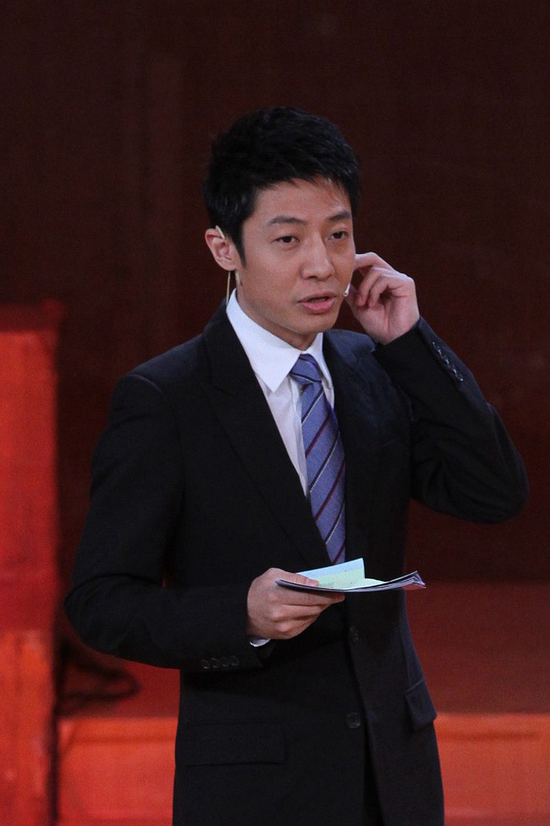 以前在深圳有个同事姓撒,跟央视的撒贝宁同姓,好像读三声