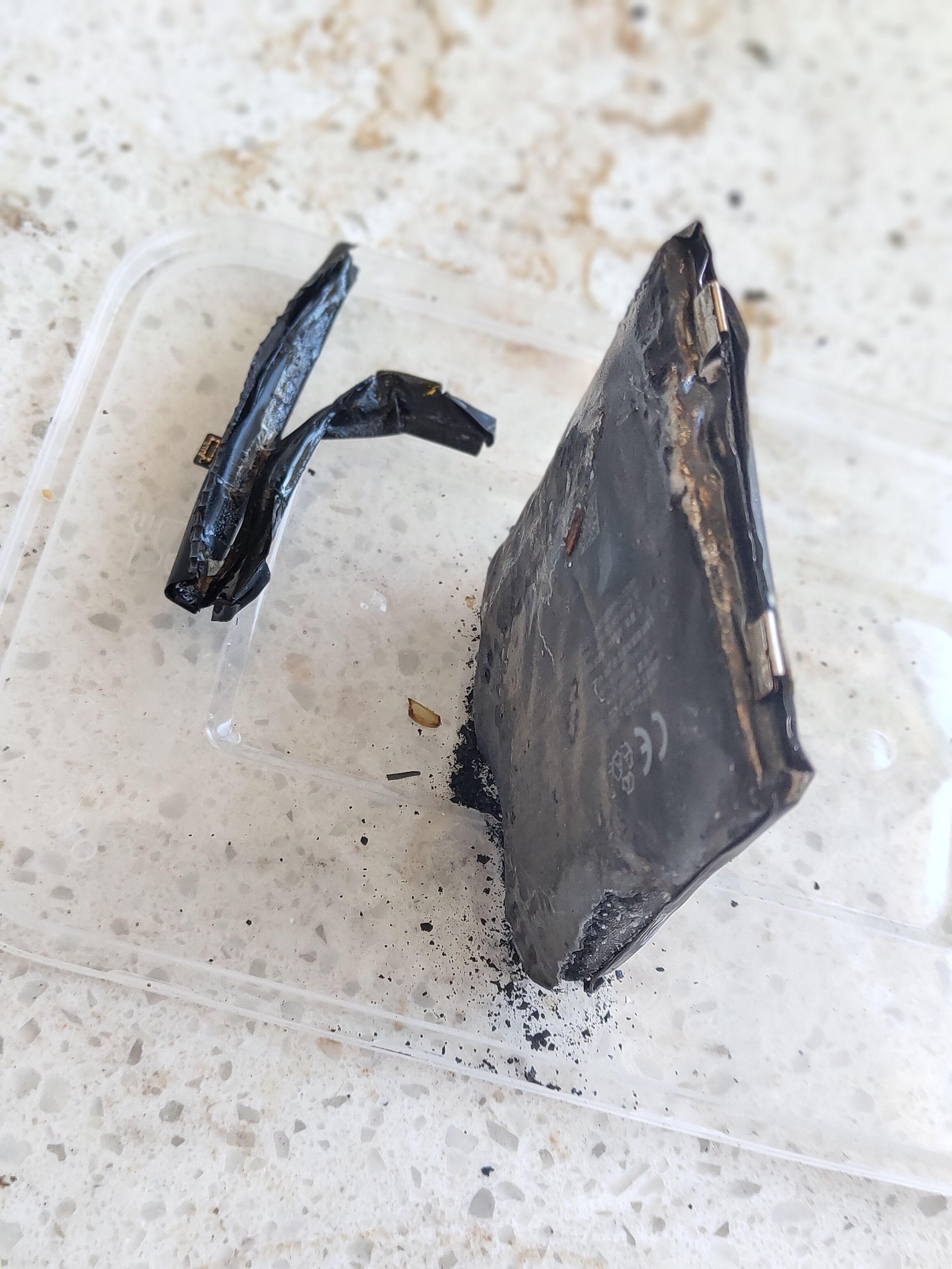 不规范的拆机,电池燃烧全过程