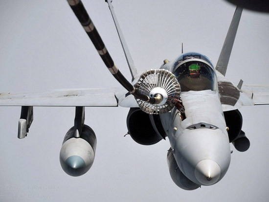 歼-20受油管曝光,具备空中加油能力,或将采用硬管式加油技术