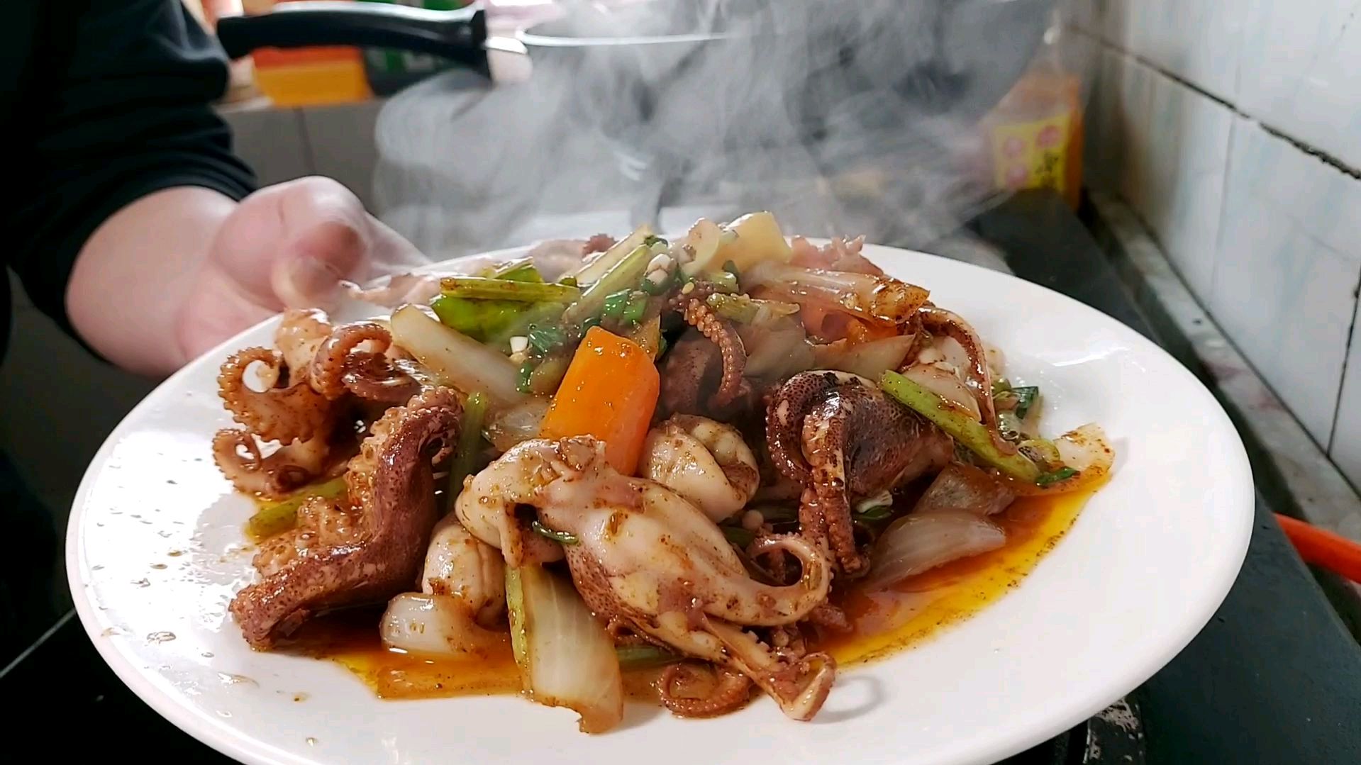 大厨做八爪鱼,烧烤味麻辣鲜香,配米饭太好吃了!