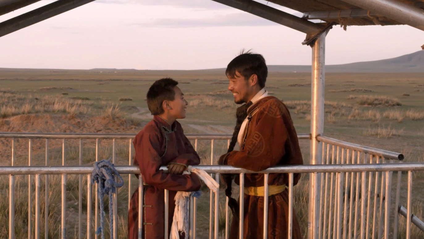 蒙古电影《黄金宝藏》:她女扮男装,为满足父亲的虚荣