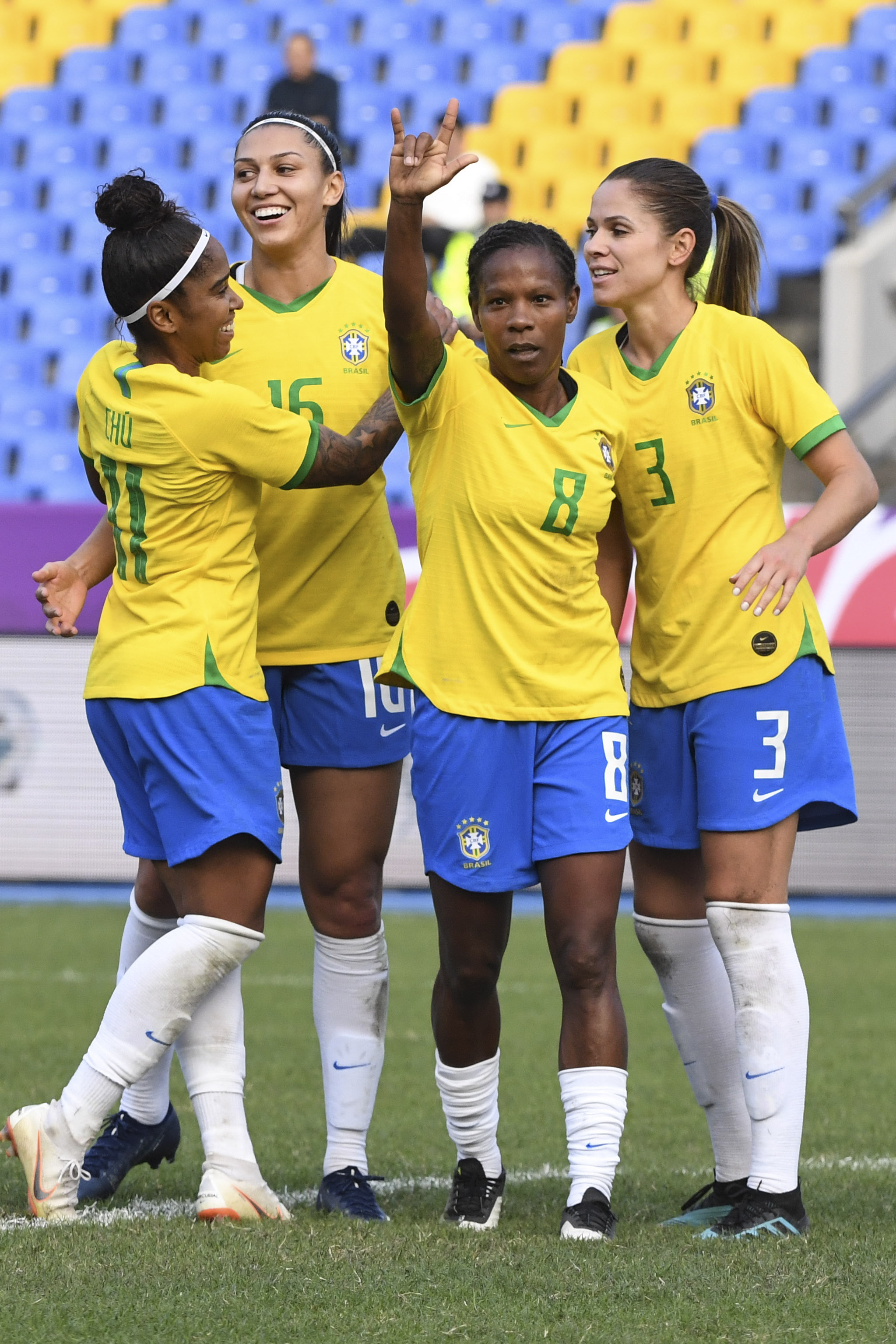 足球——永川国际女足锦标赛:巴西胜加拿大