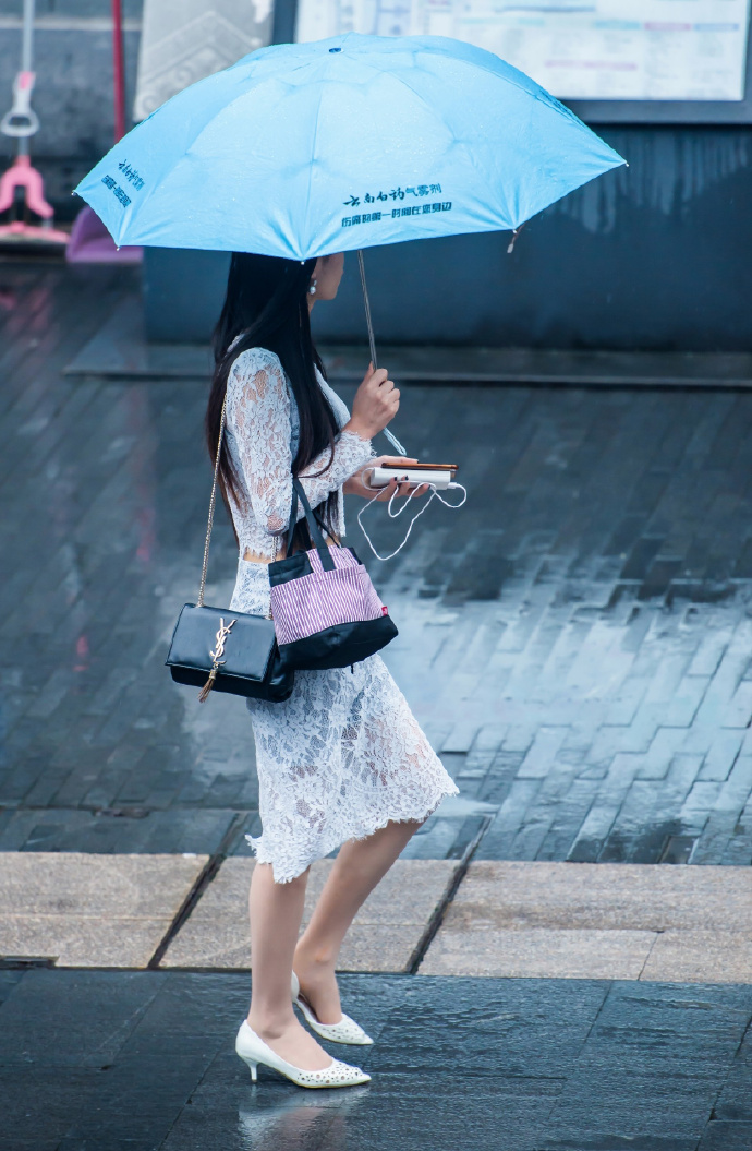 街拍:太美了,自信,成熟,丰满,完美的女人!