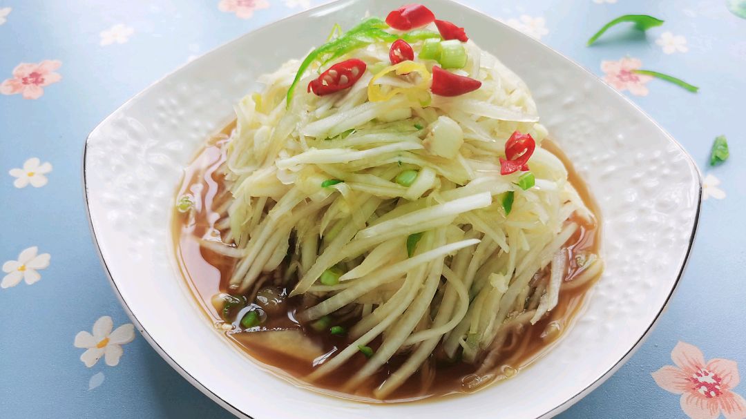 苤蓝,你们都怎么吃?大洋做凉拌苤蓝,原汁原味,脆嫩爽口