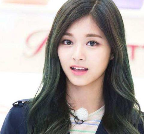 一组周子瑜的珍贵照片,快来欣赏下