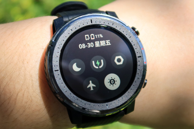 配备业界领先的反射屏 华米amazfit智能运动手表3评测