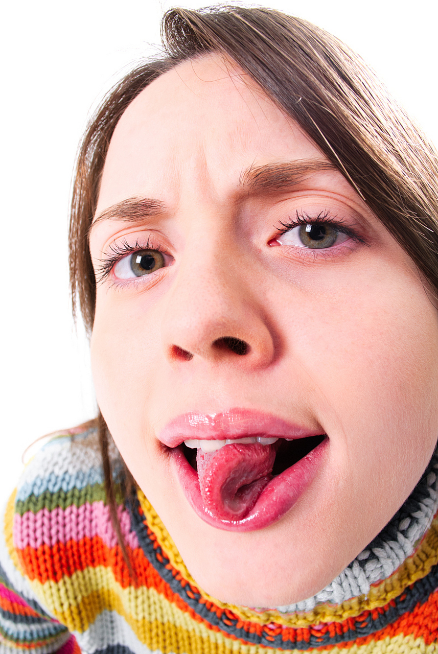 当我们感到尴尬,紧张或害羞时,肾上腺素水平会升高,导致化学递质腺苷