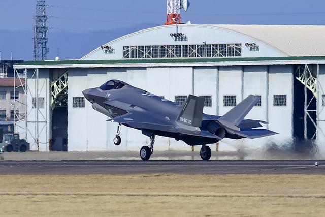 不声不响日本航空自卫队装备第12架f35a隐形战斗机 后续发展如何