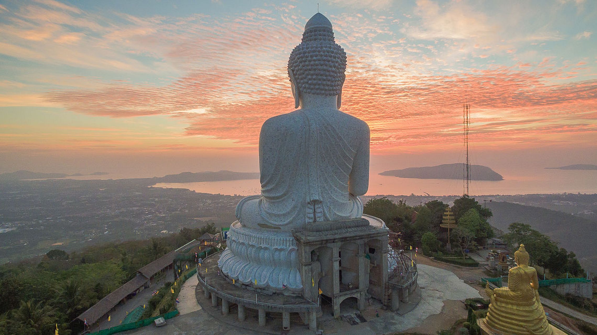 东林大佛位于福建福州宽仁镇东林村,是世界上最高的青铜佛像.