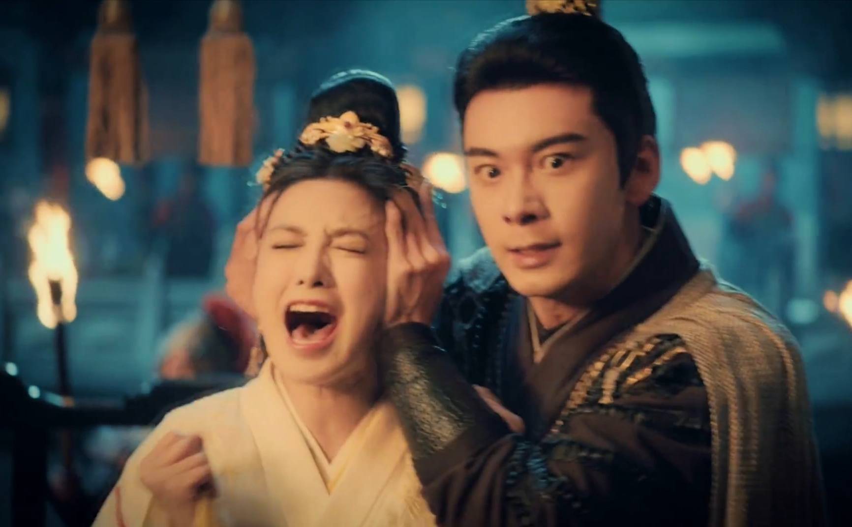 在最新的剧集中,小枫被顾剑带走,在上元节准备一起逃回西州,被李承鄞