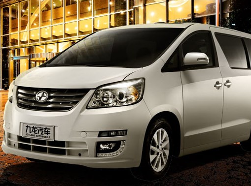 九龙艾菲长宽高分别为4855mm/1830mm/1890mm,轴距为2950mm.