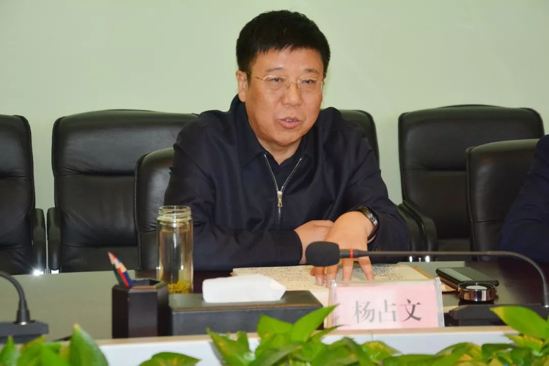 杨占文与清华大学附属中学校长王殿军座谈