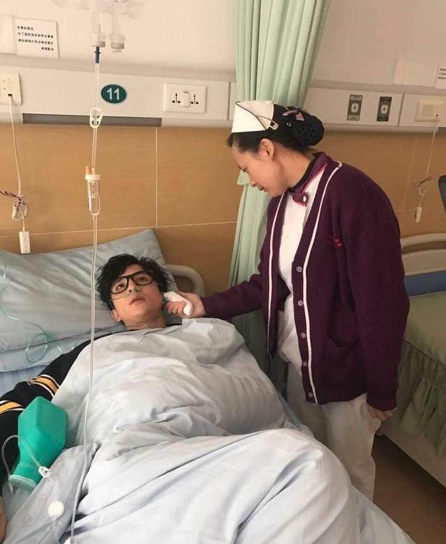 薛之谦当爸爸了,一家三口甜蜜晒手照,却又被丁香园"打脸"