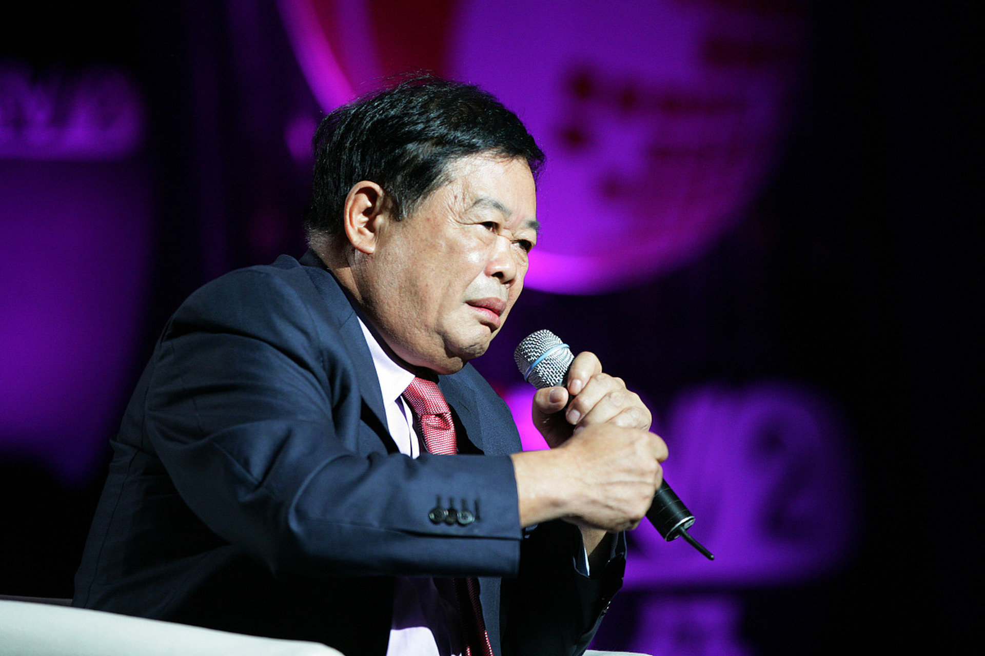 曹德旺怒斥地产商不掏一分钱就赚几十亿      福耀曹德旺在接受采访时