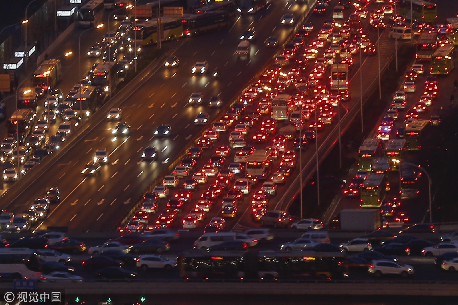 假期后首个工作日,北京的晚高峰