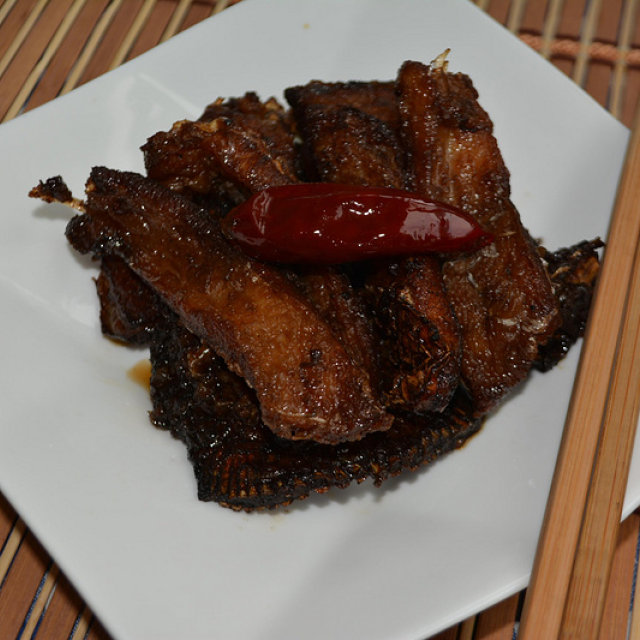 熏鱼是江浙一带的传统名菜,独特的味道,口感酥香