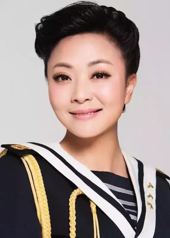 对话贵州籍布依族歌唱家,海军政治部文工团独唱演员曾小燕