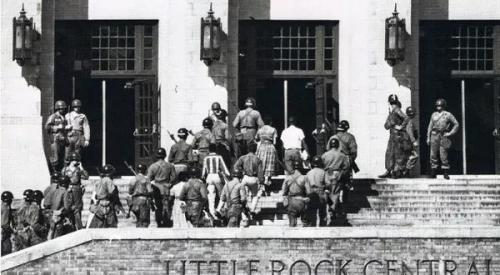 历史揭秘|小石城事件:101空降师护送黑人学生入校