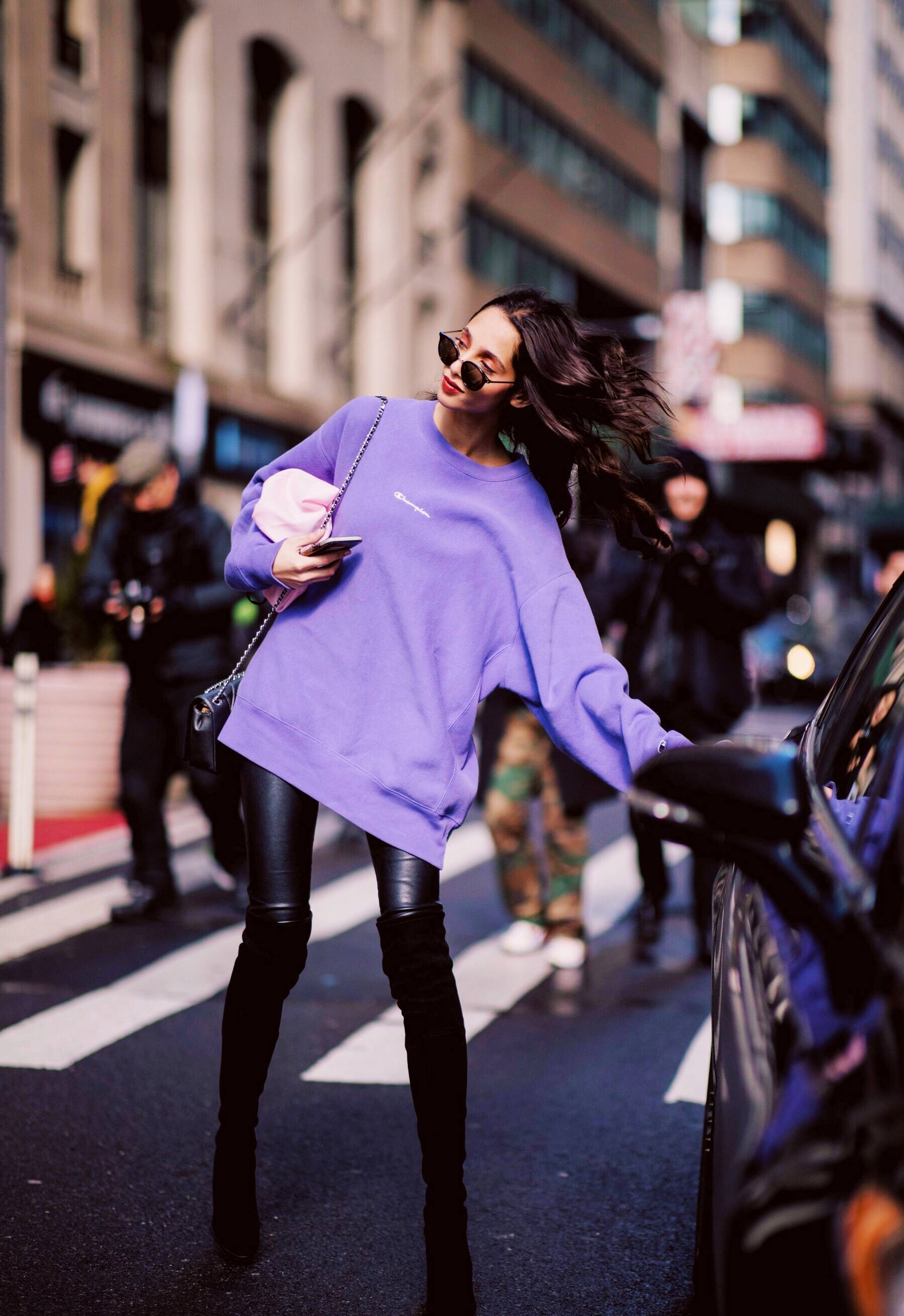 怎么样把卫衣穿出"时髦"感?这3种搭配拿走不谢