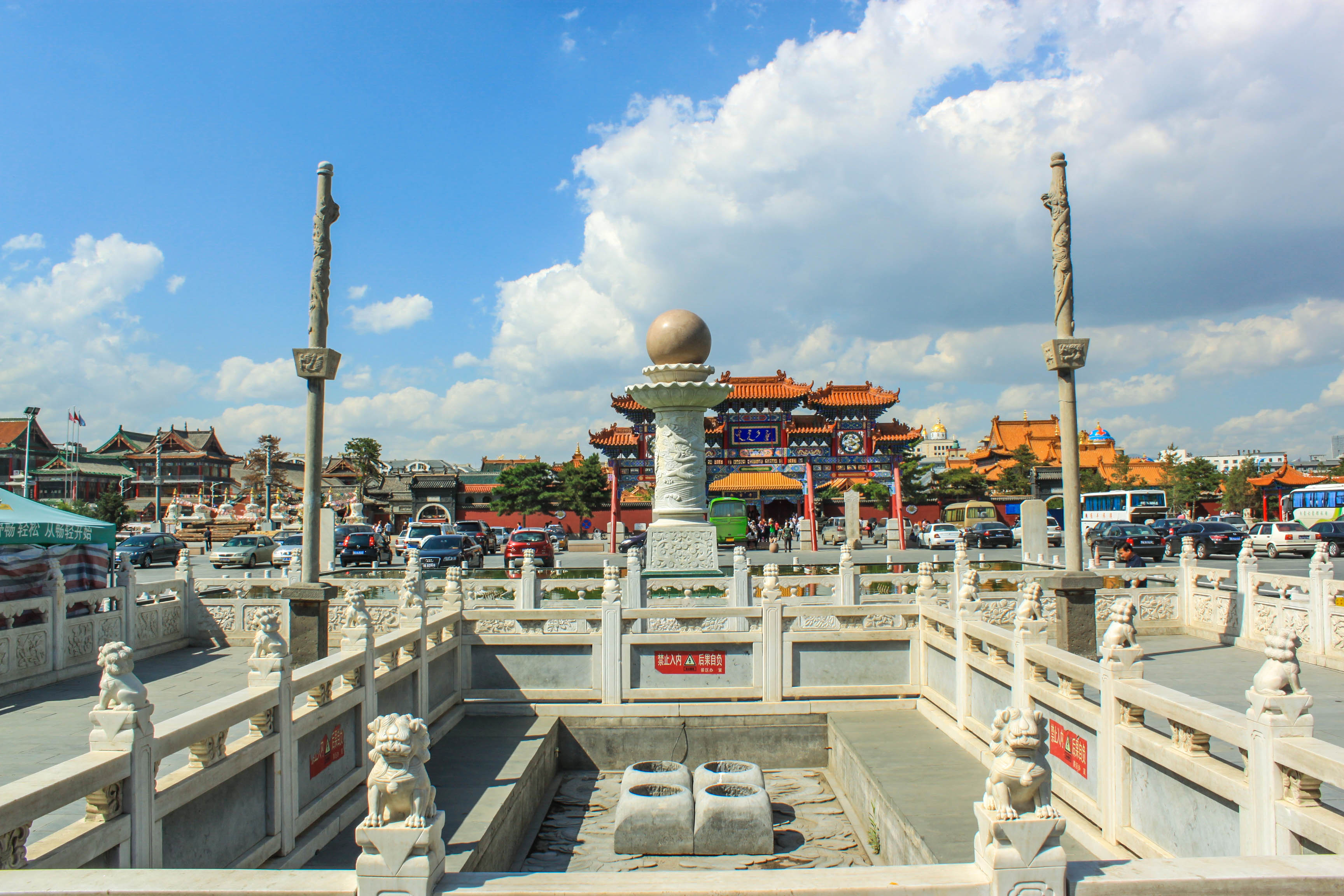 "九边第一泉 寺院内主要建筑有山门,天王殿,菩提过殿,九间楼,经堂