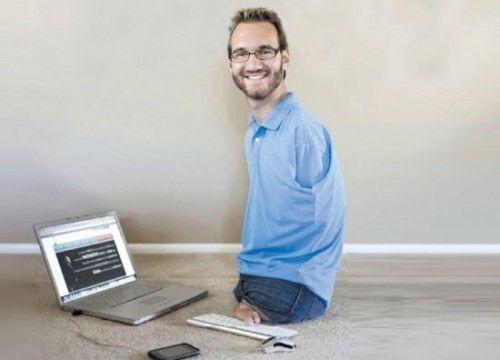 没有四肢依旧活得精彩 "永不放弃"的尼克·胡哲宁波开讲