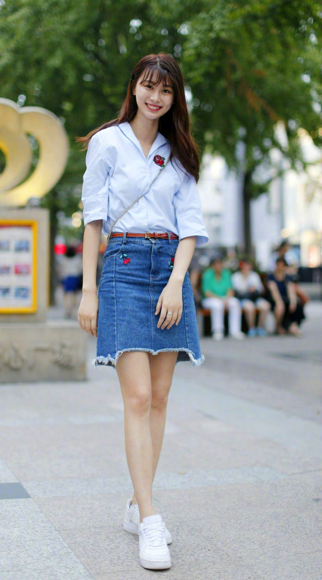 这位小姐姐的穿衣很甜美.