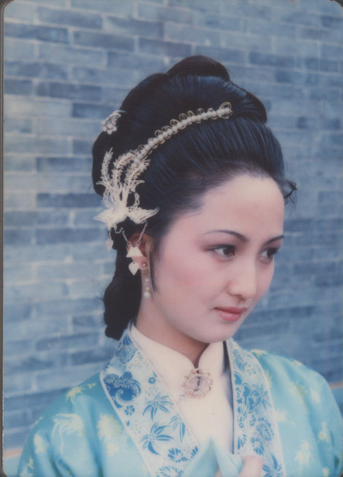 出现在题目里的分别有过袭人,晴雯,金钏,玉钏,金莺,鸳鸯,紫鹃,香菱