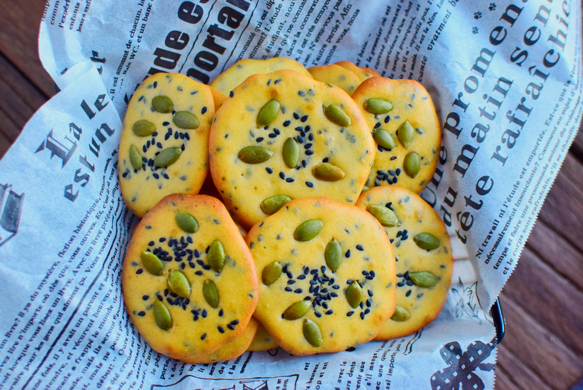 不用黄油不用打发鸡蛋,在家自制薄脆饼干,酥脆营养,蛋香味十足