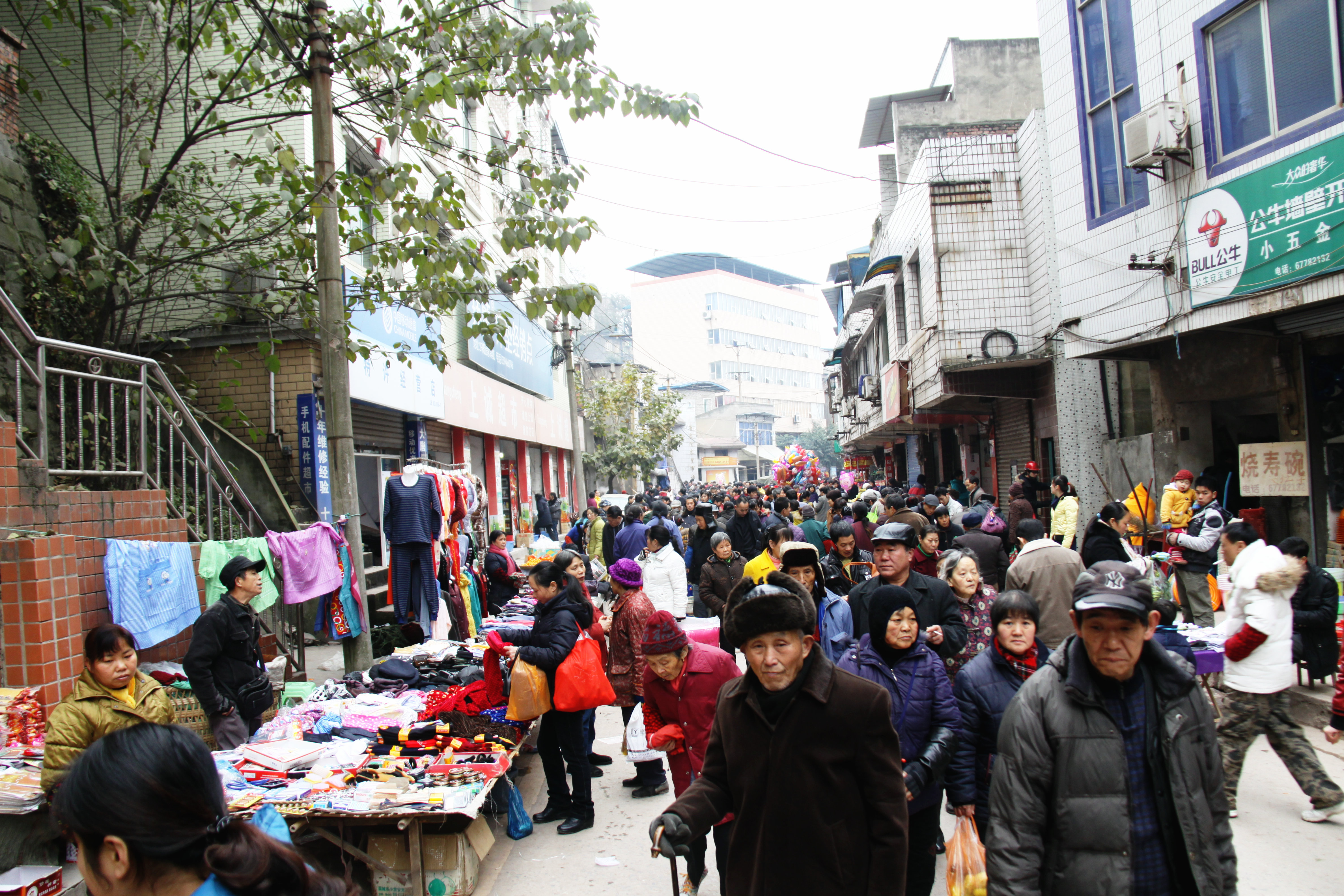重庆著名小镇唐家沱,离市区很近,离游客很远