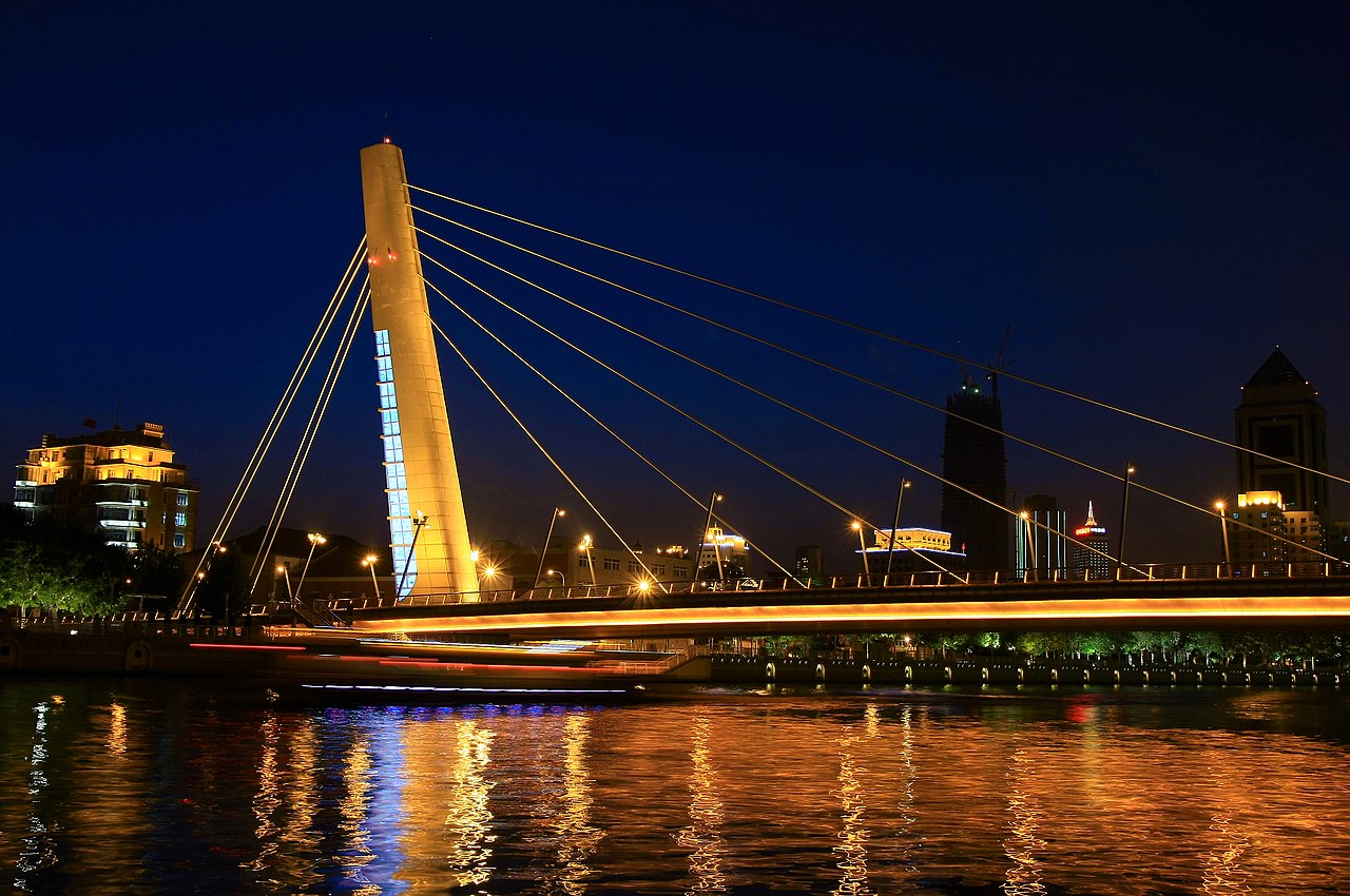 直沽桥(也叫奉化桥),连接天津市河东区和河西区,建于2007年,是天津市