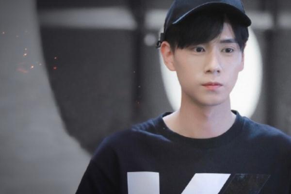 吴白为什么喜欢戴帽子?原因竟和艾情有关,得知后,网友:心疼