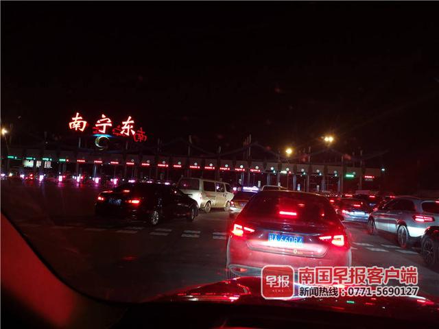 南宁东收费站夜景图片图片