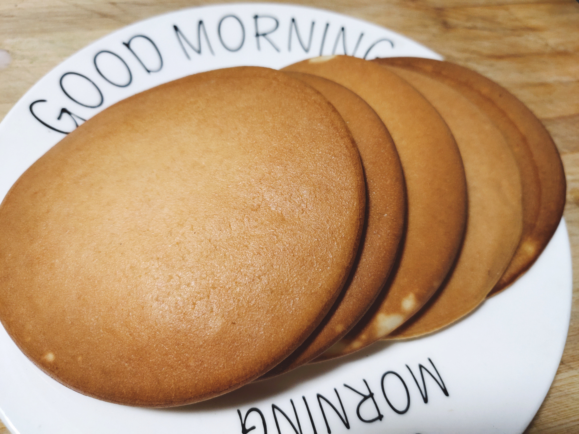 教你在家做牛奶松饼,香甜软糯奶香十足,老人孩子都爱吃