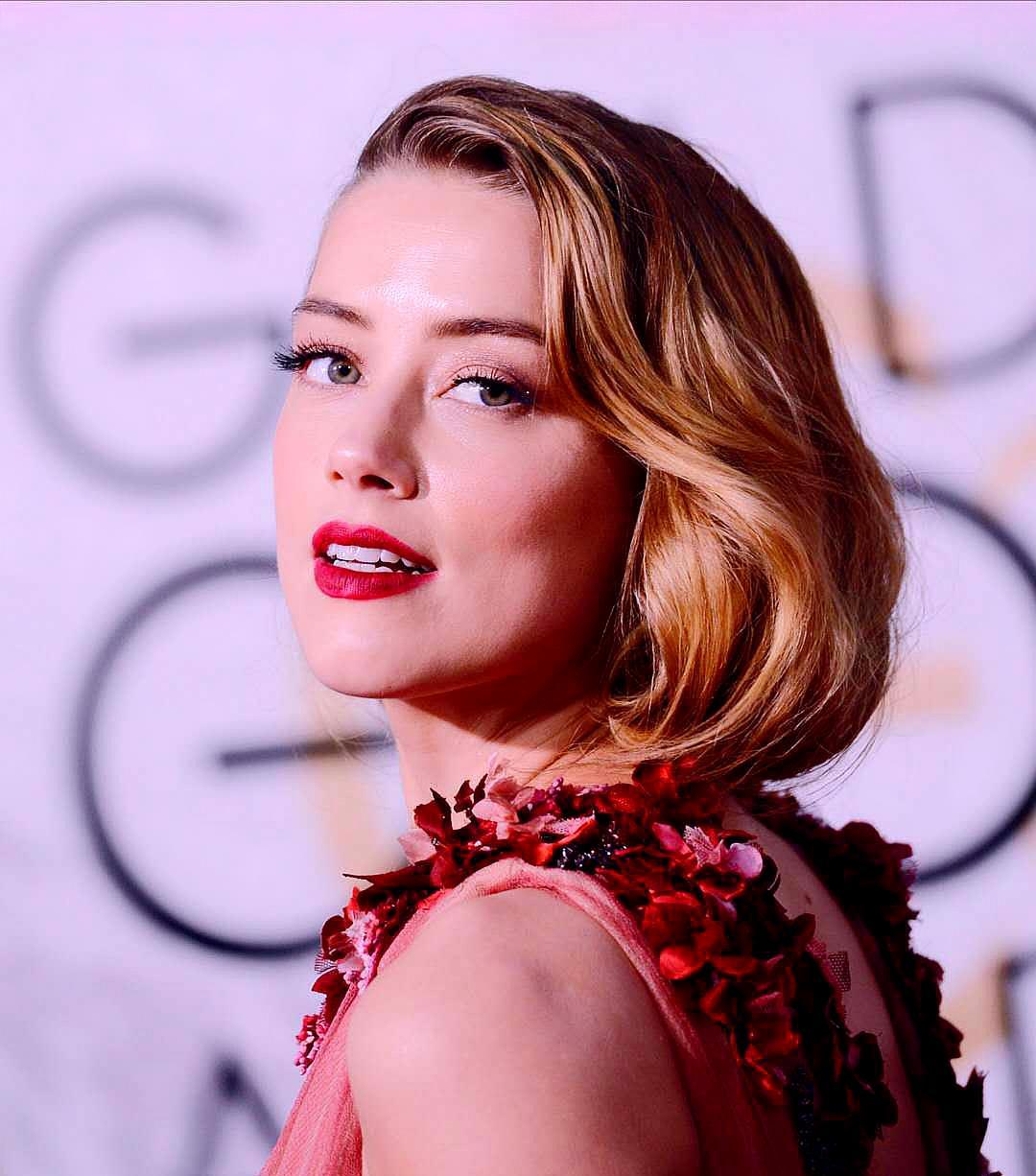 花边dc:"粉红色"的海后湄拉太甜了,是樱花妖孽,还是桃花仙子