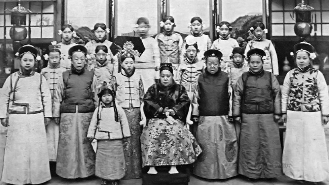 直击清朝宫女的真实面孔:没有清宫剧的漂亮,图五就是常说的嬷嬷