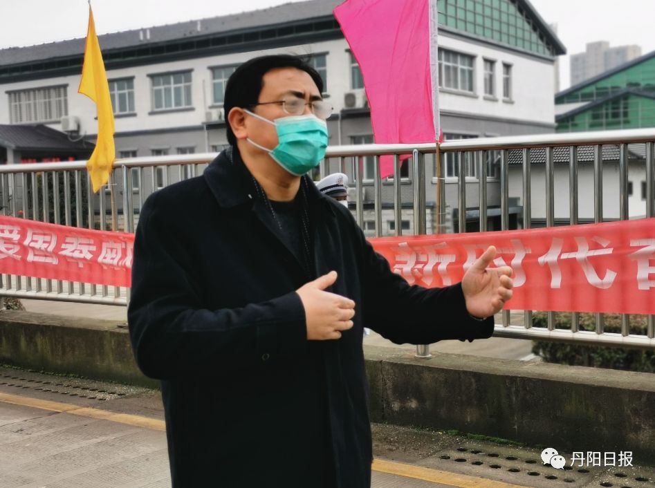打一场漂亮的疫情狙击战 市委书记黄春年督导检查疫情防控工作