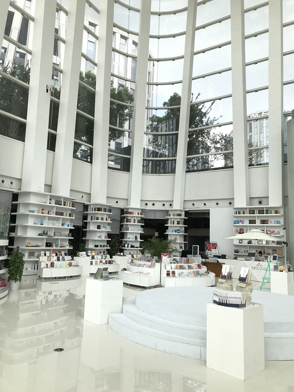 书店测评|玻璃宫艺术书局:你来看书还是看云?