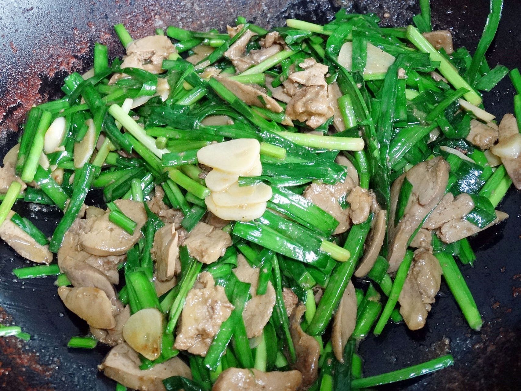 这道韭菜炒肉片不仅口感鲜美,而且做法简单易学,非常适合家庭和上班族