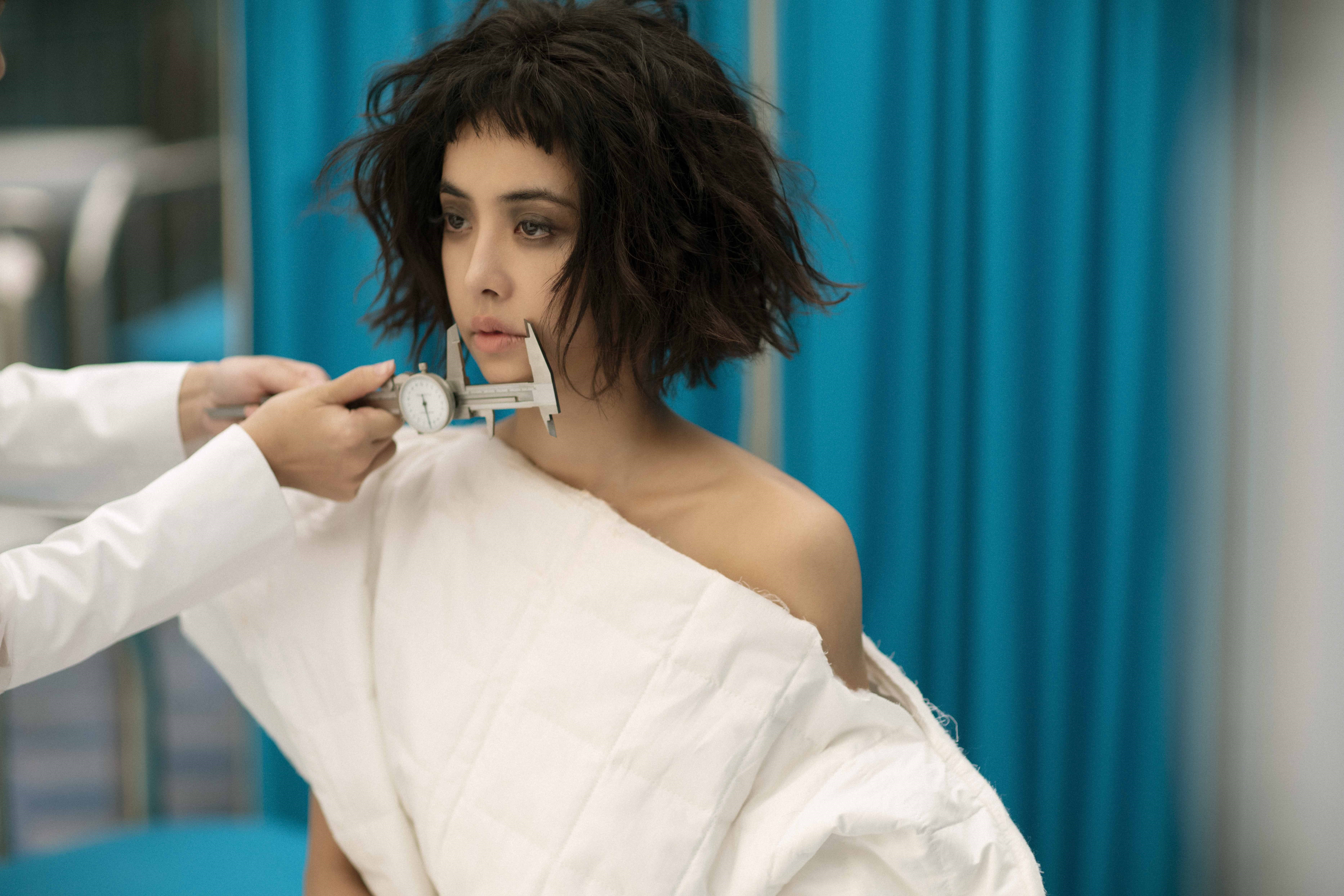 jolin蔡依林《怪美的》mv花絮曝光 过去的jolin与现在的蔡依林大和解